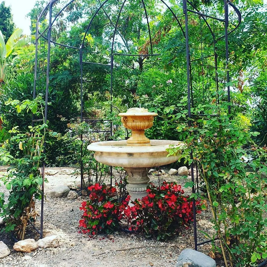 Masia Castellvi B&B Vinyols i Els Arcs Bed & Breakfast
